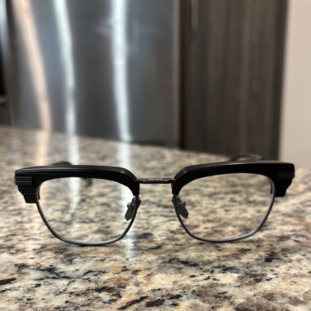 Akoni Classic Black Eyewear